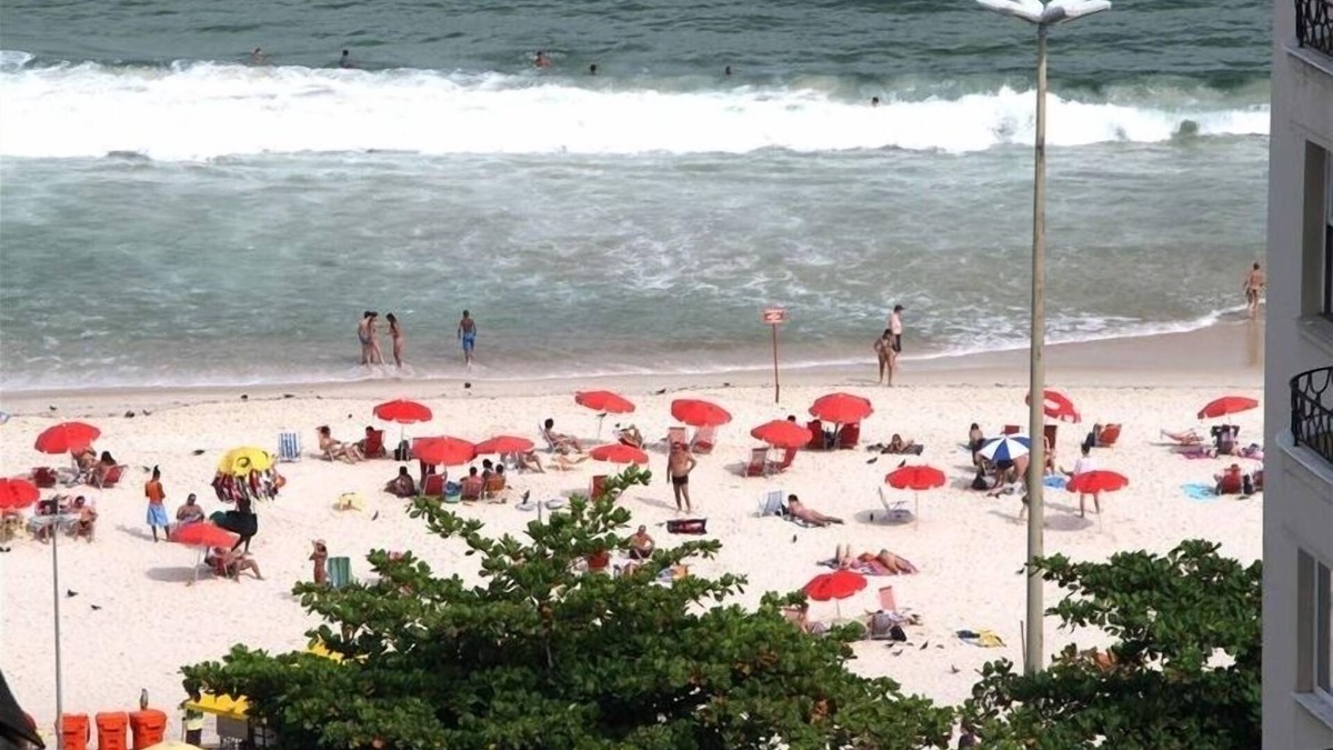 Copacabana Condo | Spacious Penthouse with Ocean View, two Patios and Office with Ocean View.