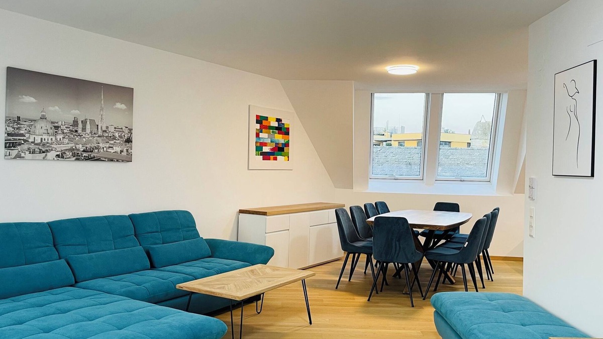 Liesing Apartment | Spacious Penthouse Apartment