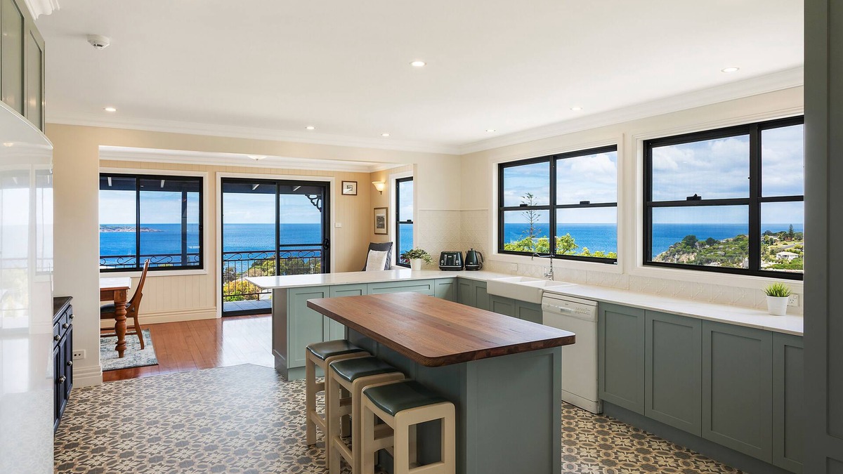 Eden House | Spacious Penthouse Residence with Panoramic Ocean Views