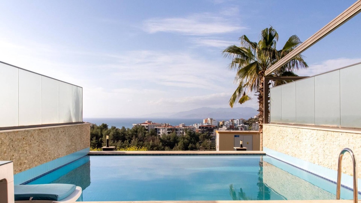 Kusadasi City Centre Apartment | Spacious Perfect Flat with Private Pool