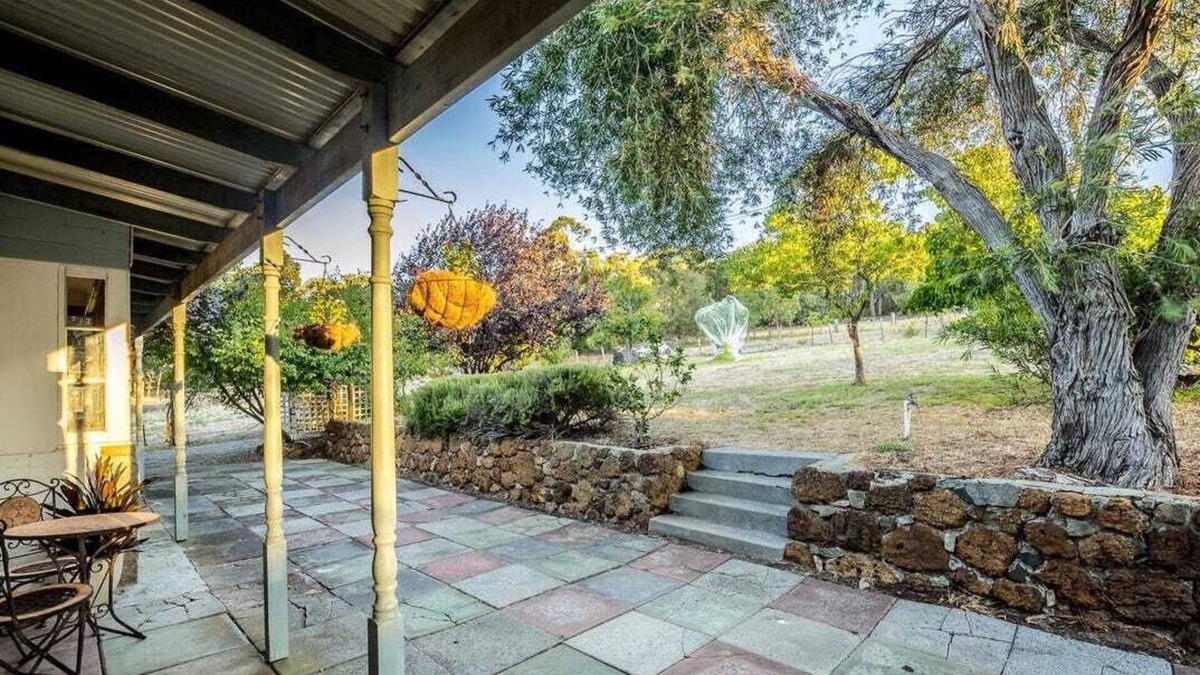 Parkerville Other | Spacious Perth Hills home with pool & nature views