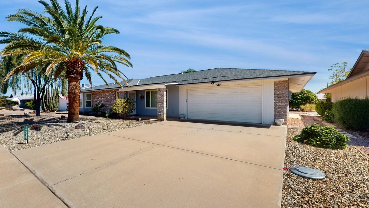 Sun City West House | Spacious pet friendly house w/shared tennis courts, W/D & free WIFI