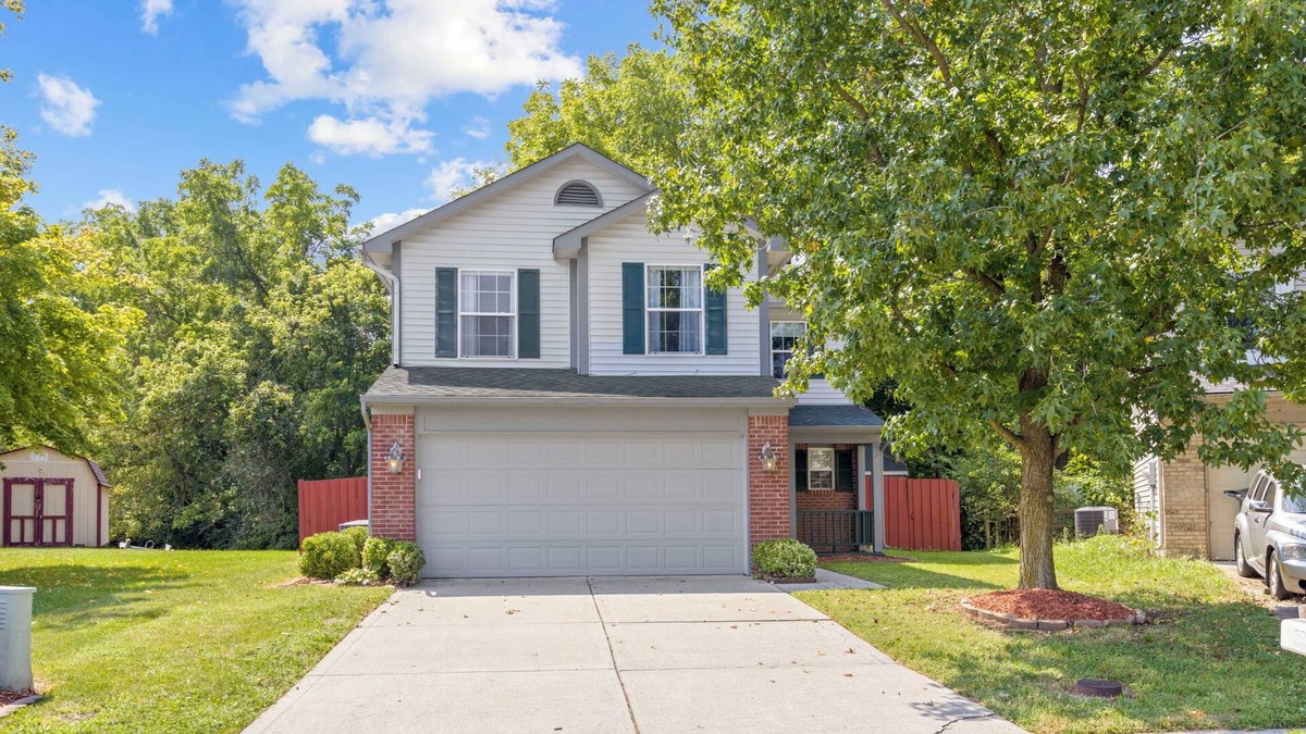 Wayne House | Spacious Pet Friendly 5-bedroom house in charming Indianapolis with WiFi, AC
