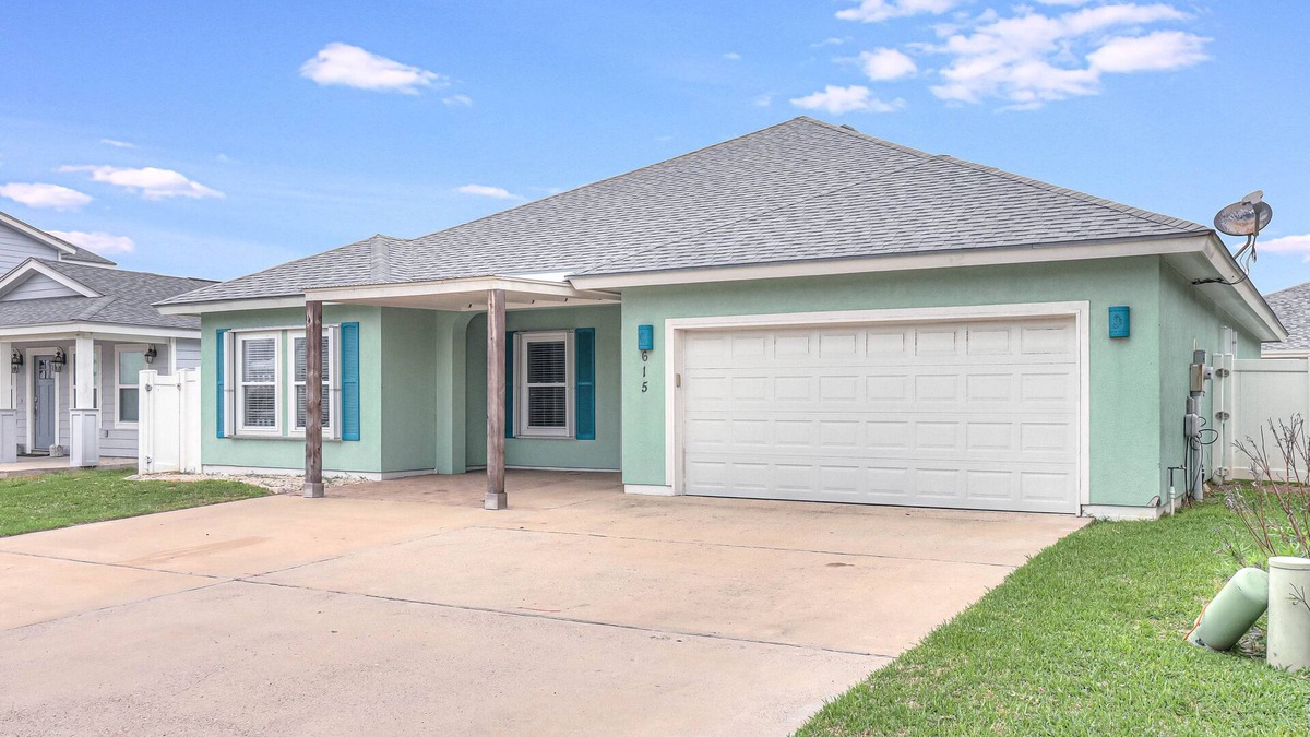 Safe Harbor House | Spacious pet friendly home, close to beach, BBQ grill, private pool!