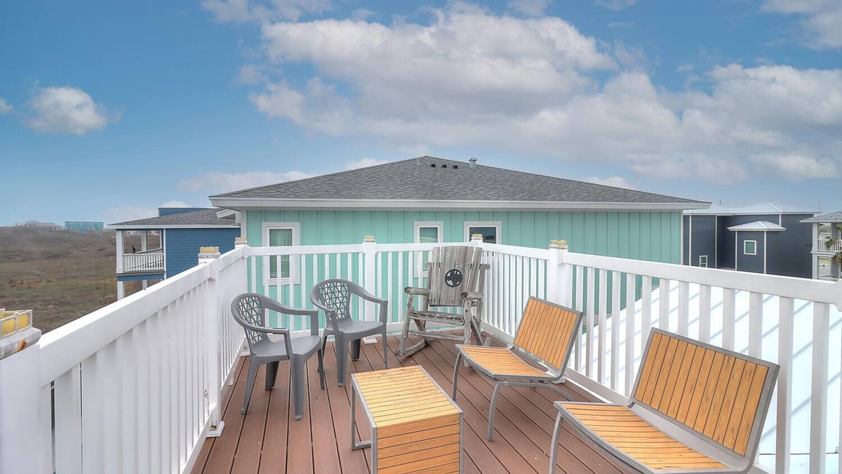 Safe Harbor House | Spacious Pet-Friendly Home w/2 Master Suites just Steps from the Beach!