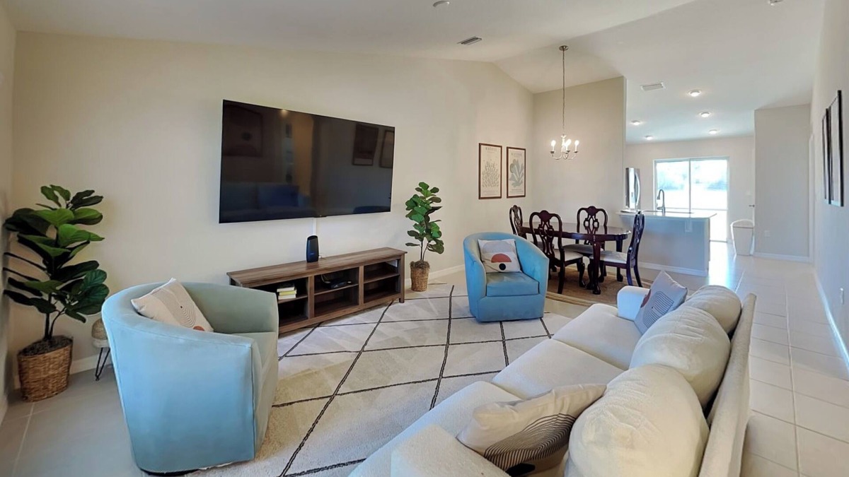 Indian Trails House | Spacious Pet Friendly Home with Lake View, Short Drive to Beach