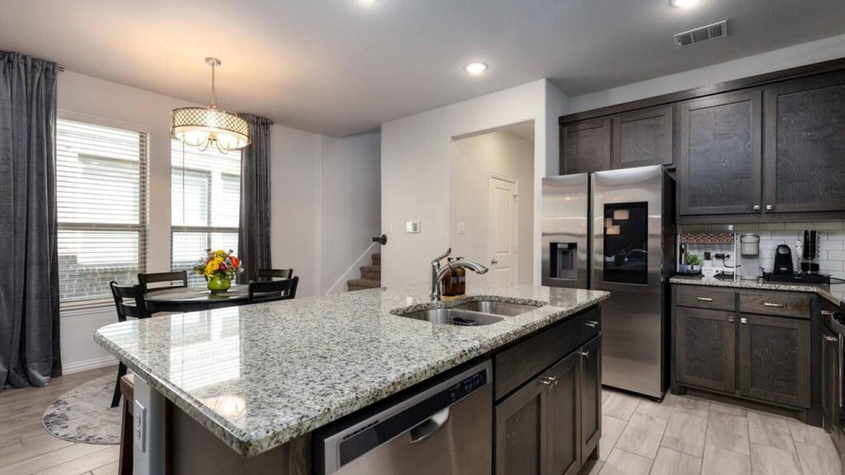 Fort Worth House | Spacious Pet Friendly - 7 Miles to Eagle Mountain Lake