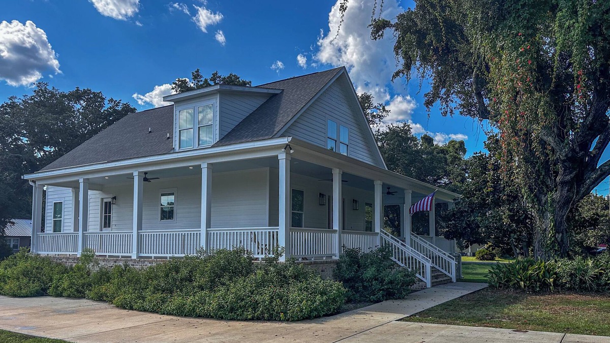 Mississippi City House | Spacious Pet Friendly 5-bedroom house, steps from the beac