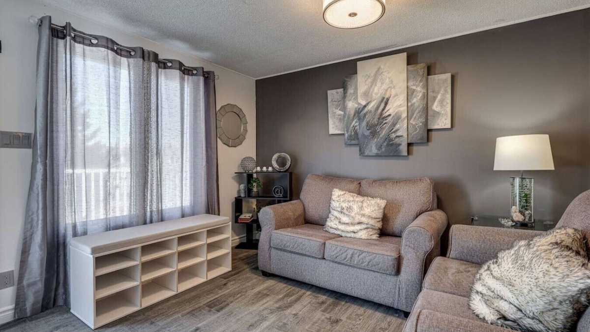 Saint Thomas House | Spacious Pool House – 5 Minutes to Elgin Centre
