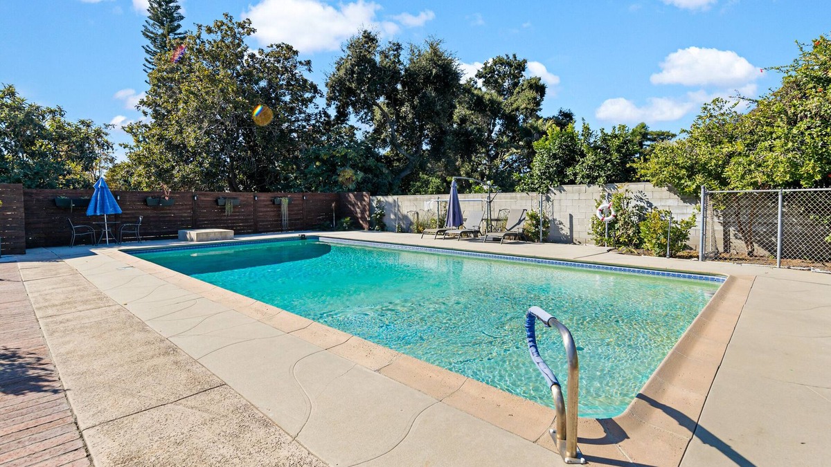 East Pasadena House | Spacious Pool House