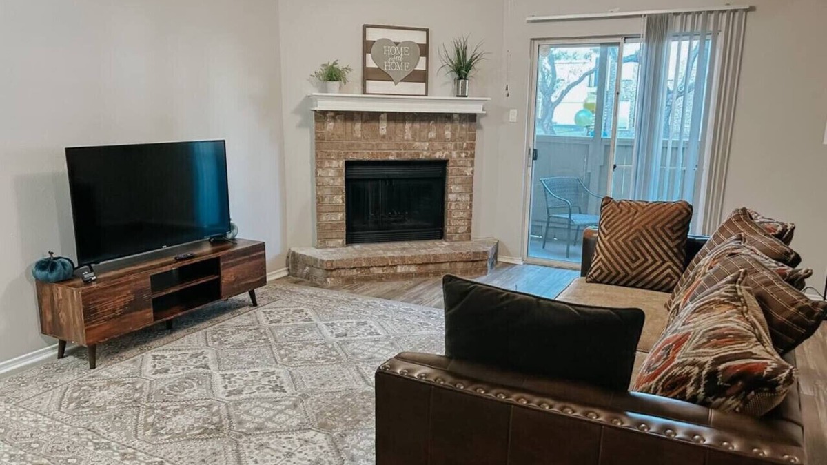 South Side Apartment | Spacious Poolside Oasis with Easy Access & Parking