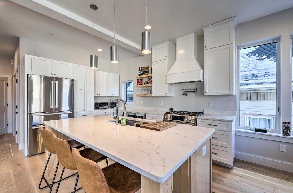 East Bayside House | Spacious Portland Home Walk Downtown!