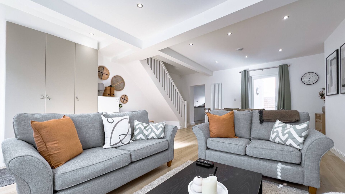 Budleigh Salterton House | Spacious & Private 3 BR Home Steps From the Beach