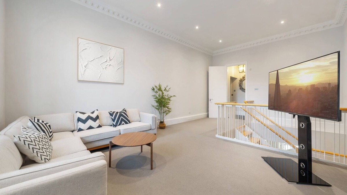 Primrose Hill Apartment | Spacious Primrose 2BR/3BA Duplex in Central London