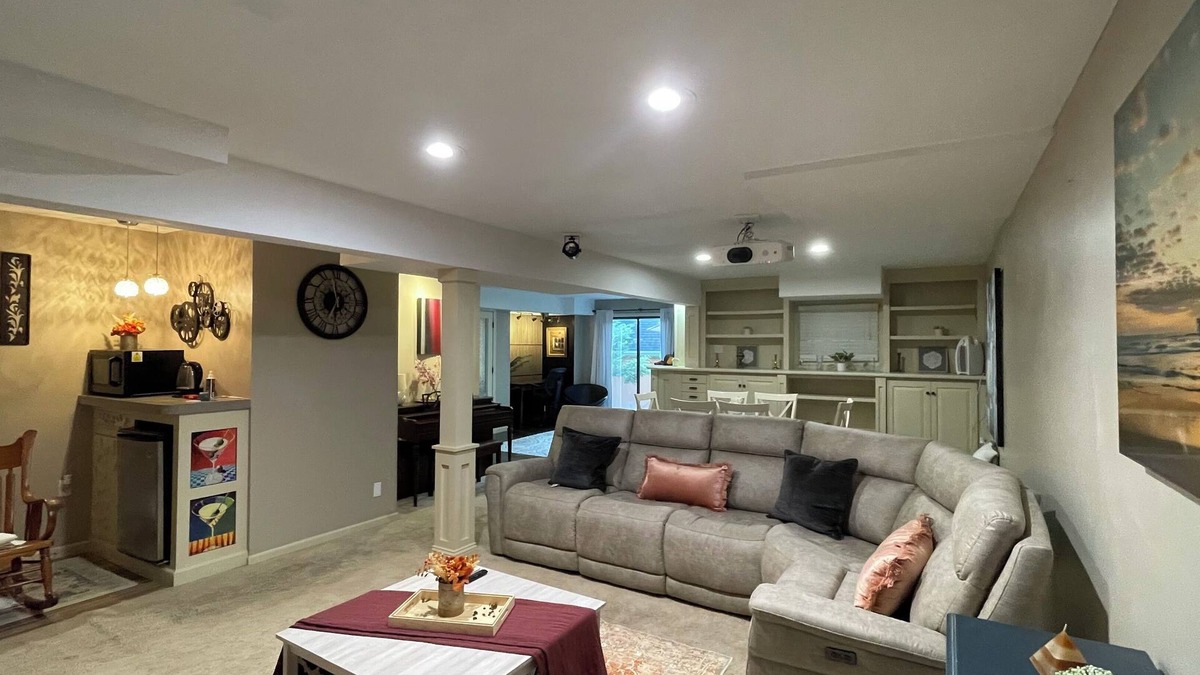 Olathe House | Spacious private 2-bedroom, 1 bath house in awesome Olathe with fitness room, AC
