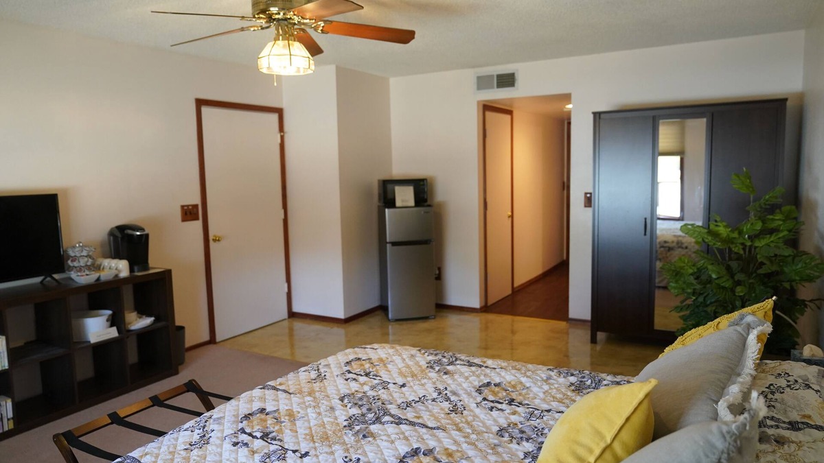 Mesa Bed & Breakfast | Spacious, private, bedroom and private 3/4bath. a simple bed and breakfast