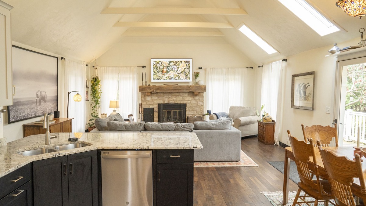 Sturgeon Bay House | Spacious, Private, & Family Friendly with Extra Guest House.