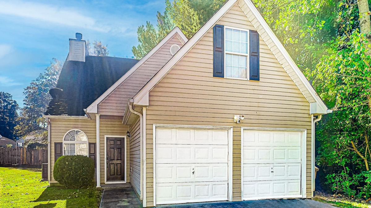 Ellenwood House | Spacious private family home convenient to Atlanta Downtown and Airport!