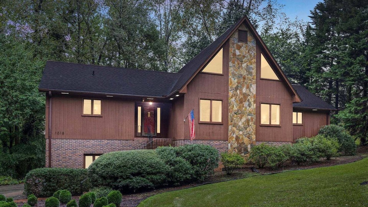 Anderson House | Spacious & Private Lakefront Retreat Near Clemson!
