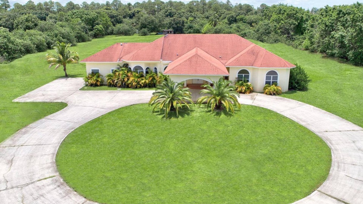 Loxahatchee Groves House | Spacious private property sitting on 5 acres