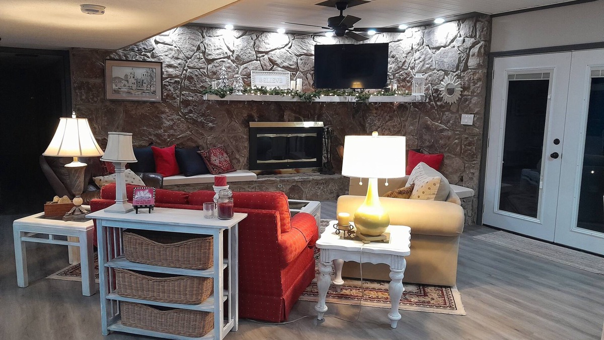 Oak Ridge House | Spacious, private retreat - hot tub, firepit, pool table, dry sauna, patio