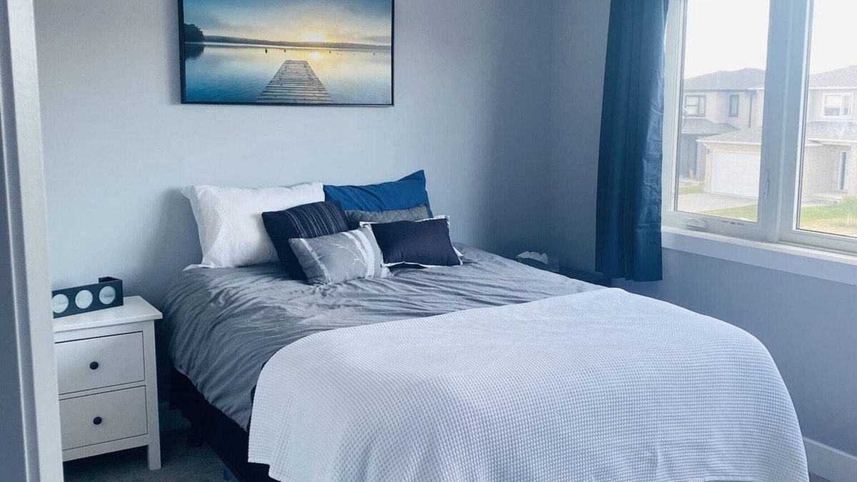 London House | Spacious private room in new home