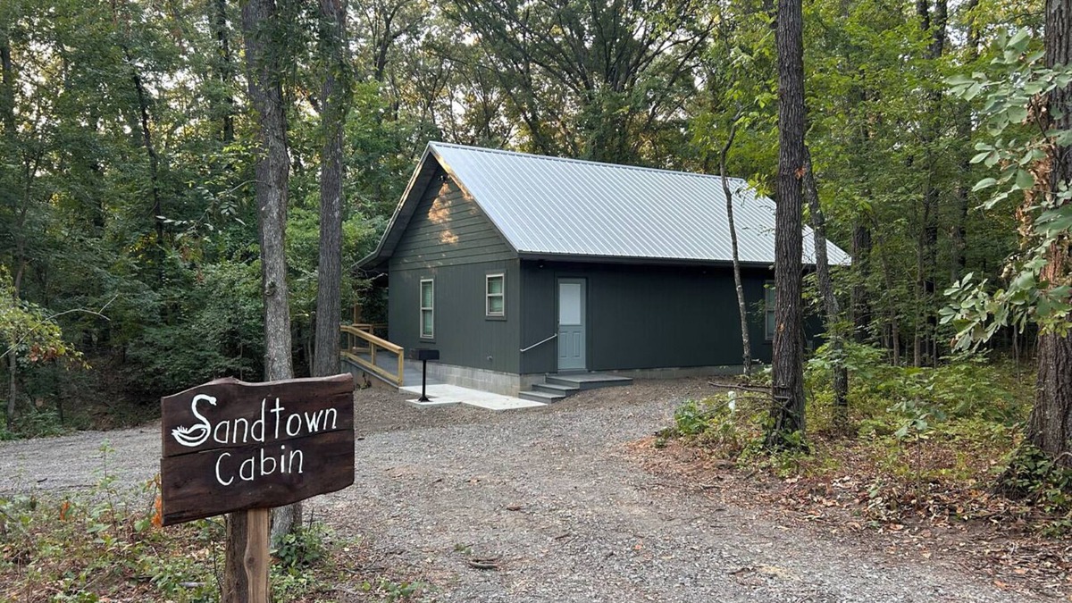 Vian Cabin | Spacious & Private Sandtown Cabin in Vian, OK