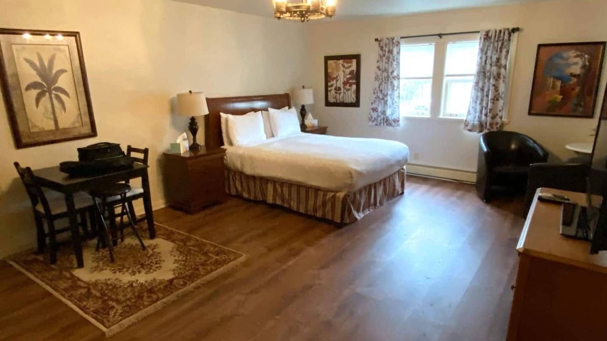 Merced Manor Apartment | Spacious Private Suite * Free Parking * Parks/Boating/Golf