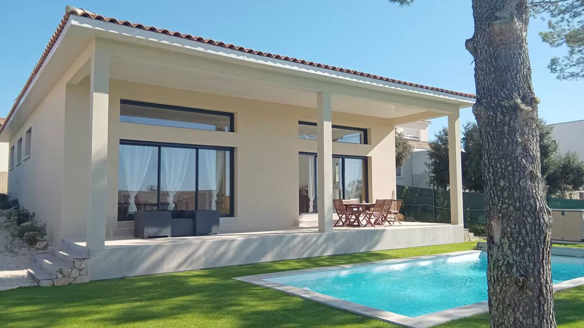 Caremeau Villa | Spacious private villa with swimming pool, very quiet area