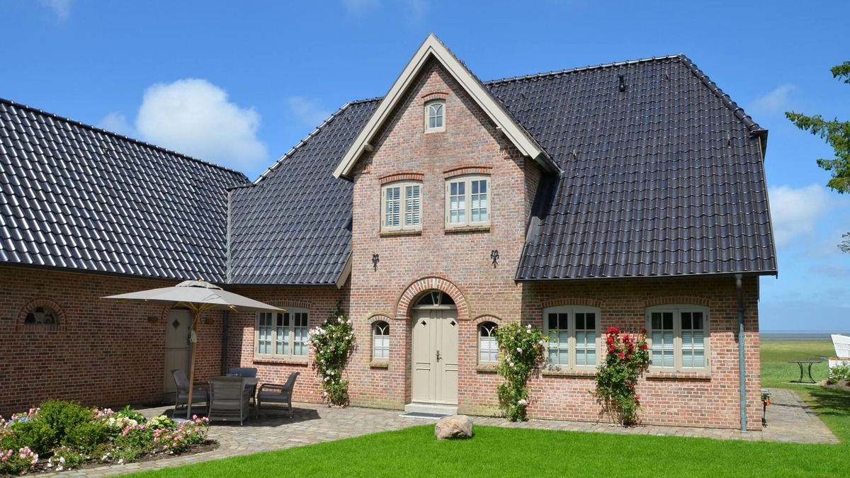 Morsum House | Spacious property in the first row on the Wadden Sea! This luxurious detached house b