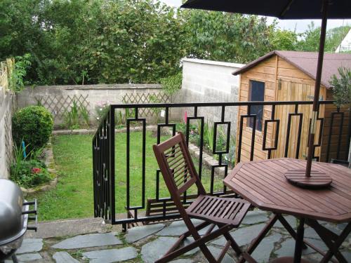 Saint-Quentin House | Spacious Quentoinise Town House