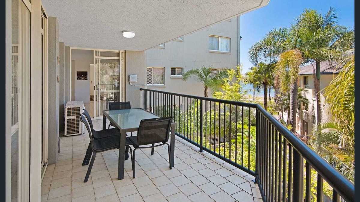Biggera Waters Apartment | Spacious quiet airconditioned apartment right on the Broadwater near everything