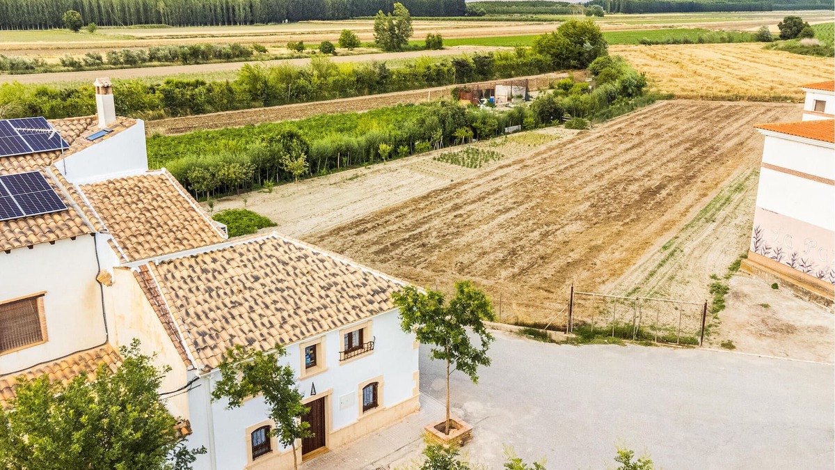 La Paz House | Spacious, quiet vacation home with panoramic views of the Sierra Nevada.