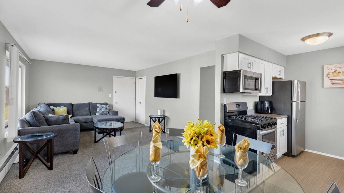 Dearborn Heights Apartment | Spacious, Quiet & Cozy 1BD Apartment w/stainless steal appliances!