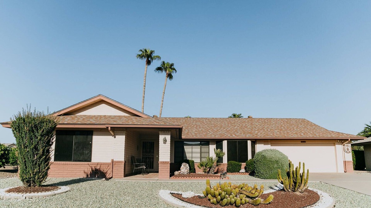 Phoenix House | Spacious Rambler l Quiet Golf Community l Near Sports Arenas