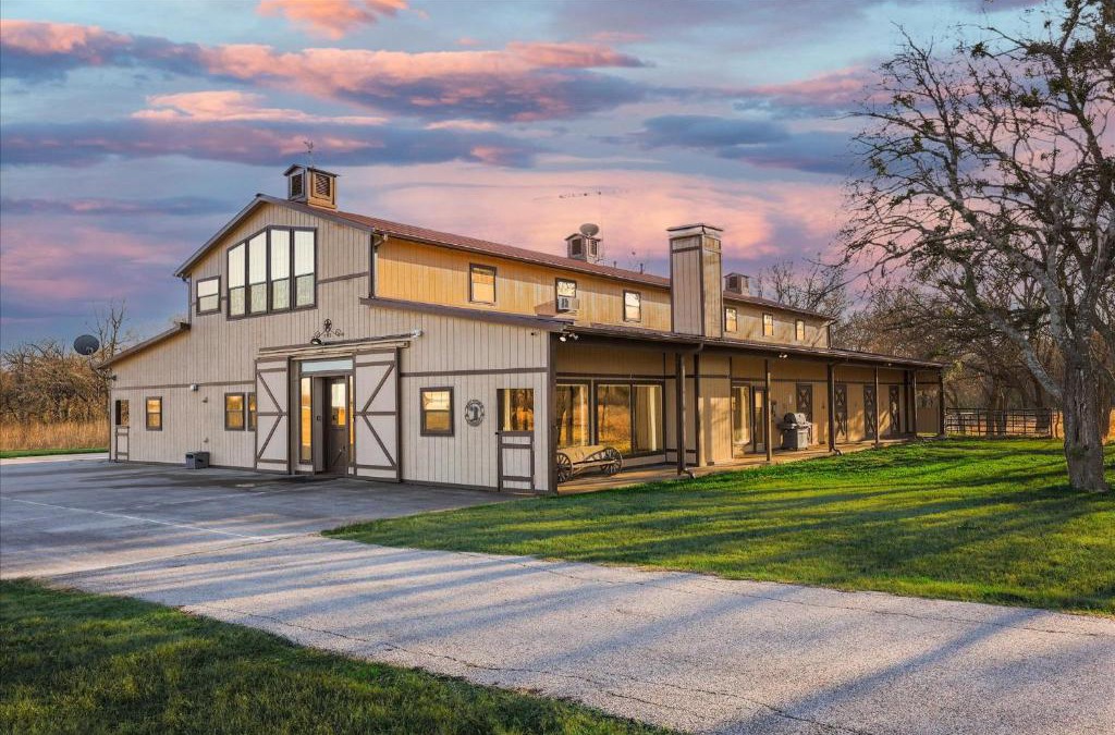 Weston House | Spacious Ranch Style Home w Cinema Room