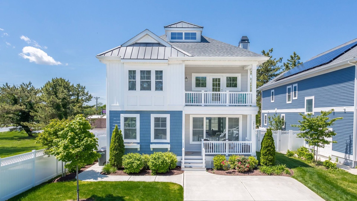 Dodds Addition House | Spacious Rehoboth/Dewey Beach House Sleeps 17 Walk to Town/Parking