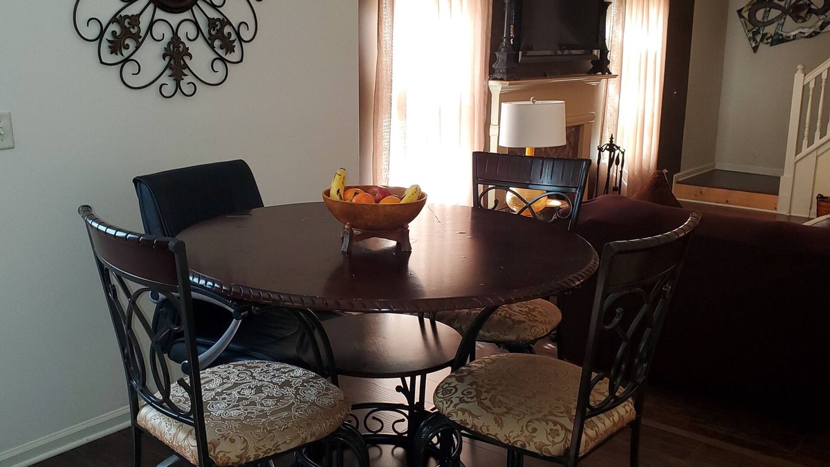 Jonesboro House | Spacious, Relaxing, Fun Home away from Home. sleeps up to 10