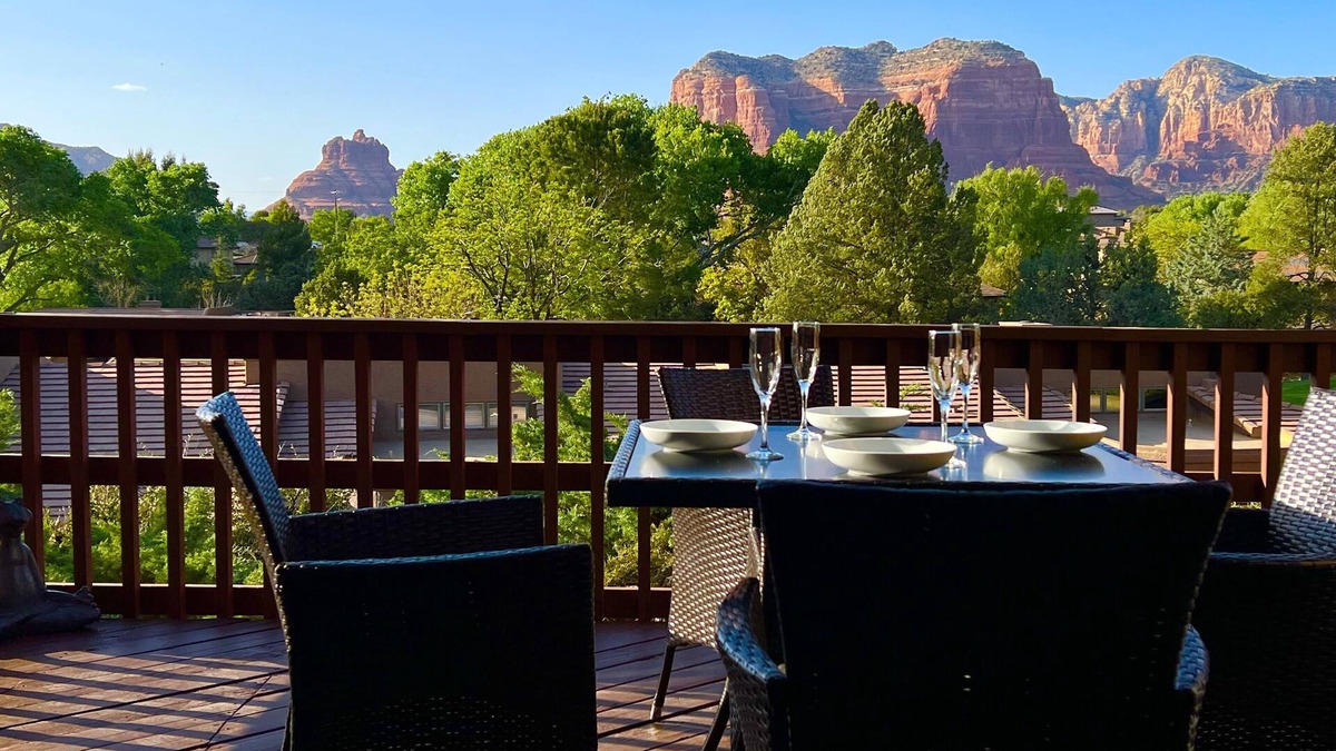 Oak Creek House | Spacious - Remodelled Townhome on Golf Course, Amazing Views of the Red Rocks!