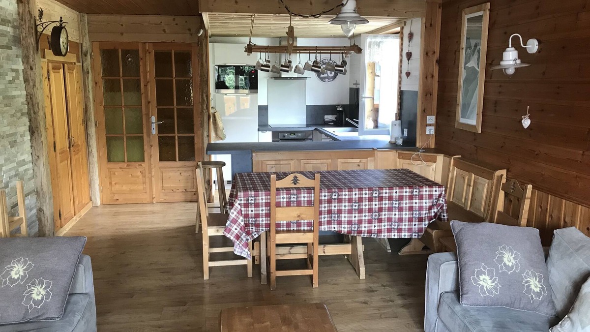 Les Deux Alpes Apartment | Spacious renovated apartment - 75m², at the foot of the slopes, ideal for families (baby equipment).