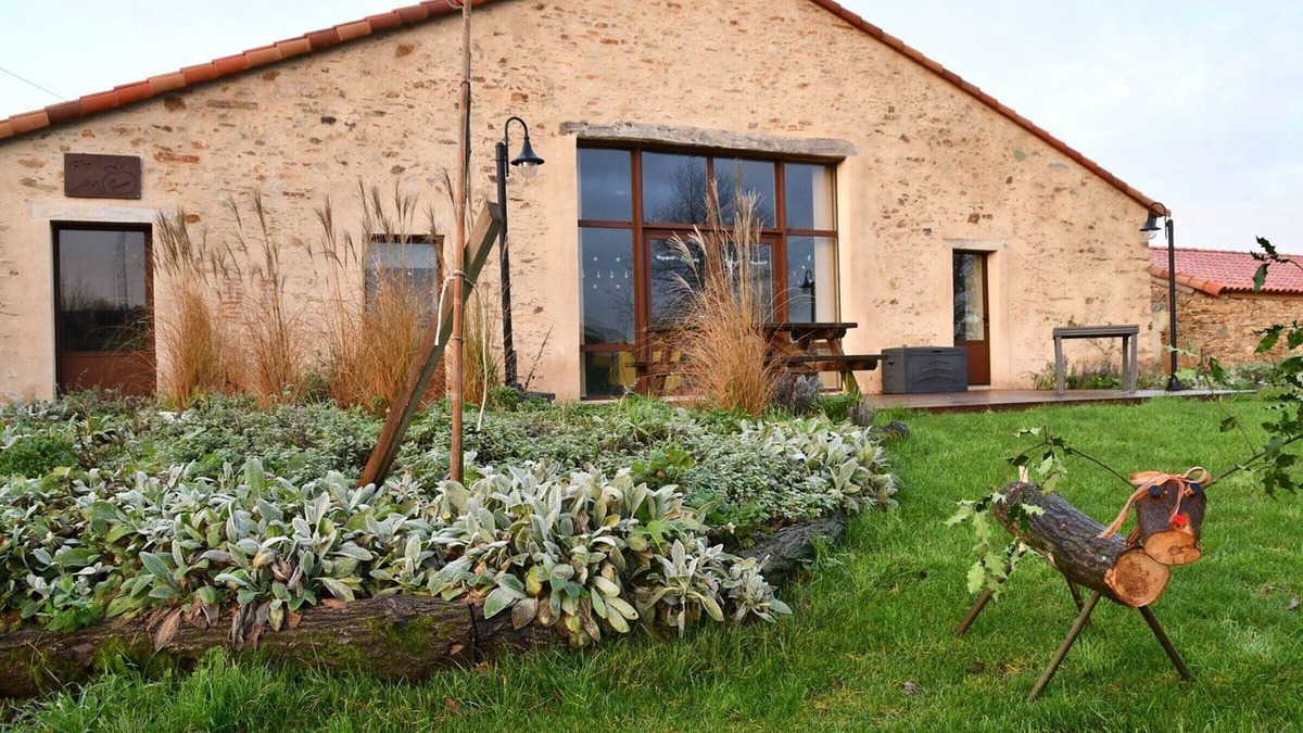 Cheffois Cottage | Spacious Renovated Barn with Indoor Pool, Large Garden, and Accessible Facilities