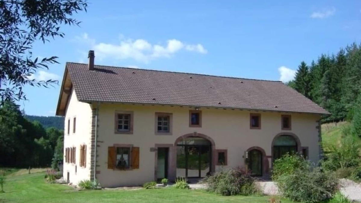Taintrux Cottage | Spacious Renovated Farmhouse with Large Garden, Near Hiking Trails & Ski Resort