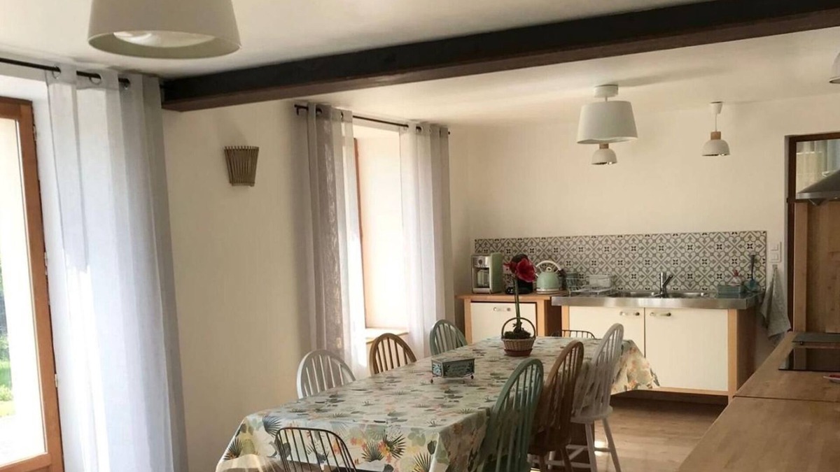 Autrepierre Cottage | Spacious Renovated Cottage with Garden, EV Charger, Near Major Attractions