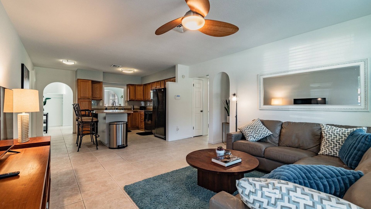 Ozona House | Spacious Renovated 3 bed/2 bath House In Ozona/Palm Harbor. INCLUDES KAYAKS.