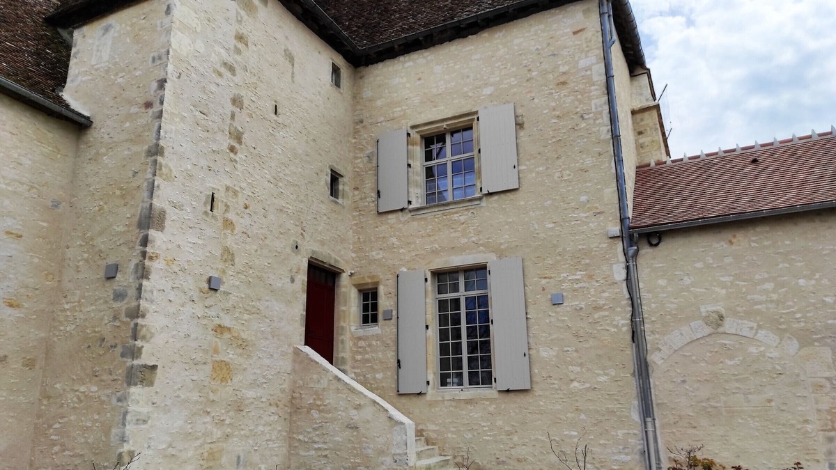 La Celle Apartment | Spacious rental in restored former priory