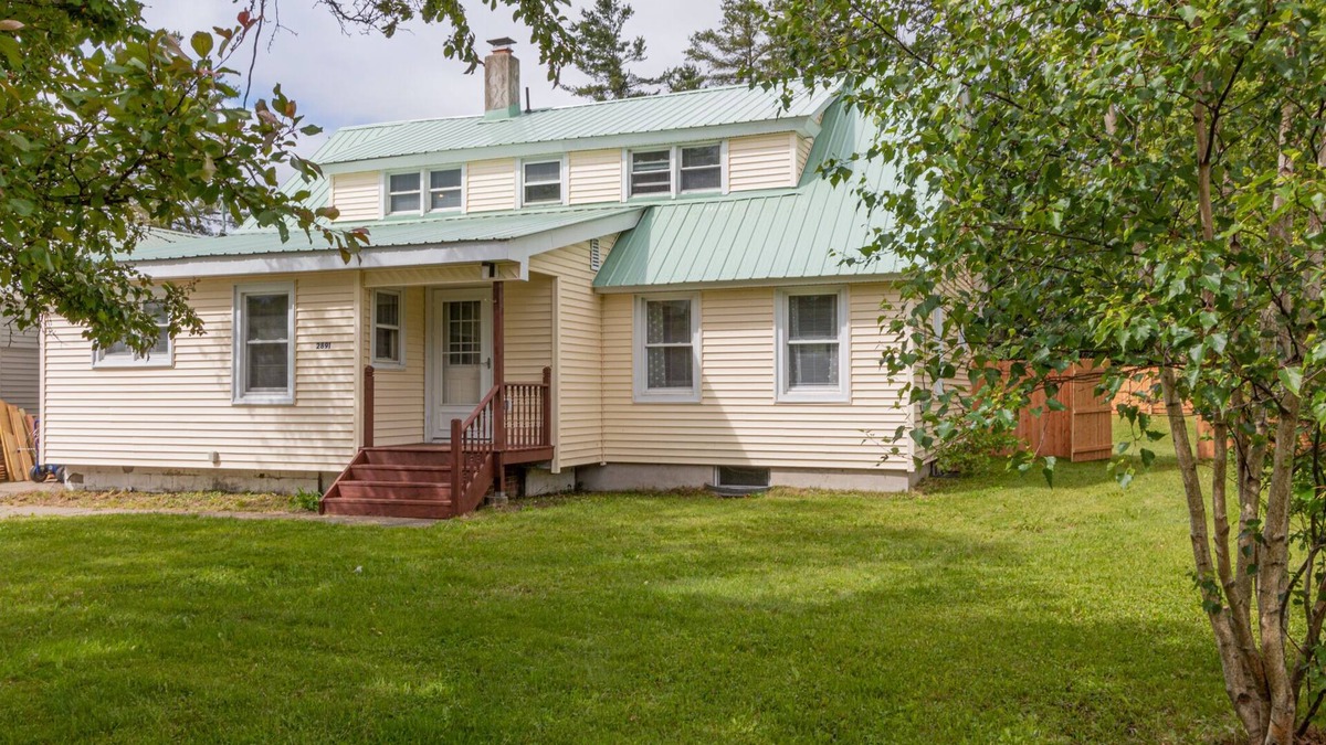 Speculator House | Spacious Retreat, High Speed Wi-Fi! Walk To Lake and Camp of the Woods!