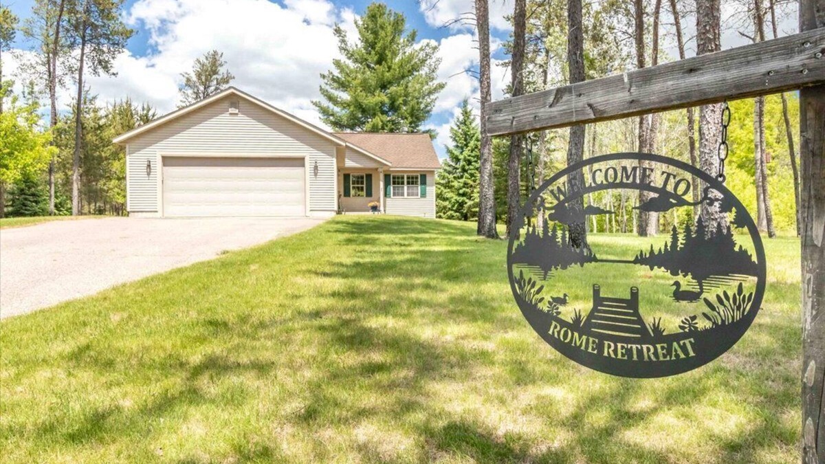 Nekoosa House | SPACIOUS RETREAT IN ROME, WI - MINUTES FROM SAND VALLEY GOLF RESORT