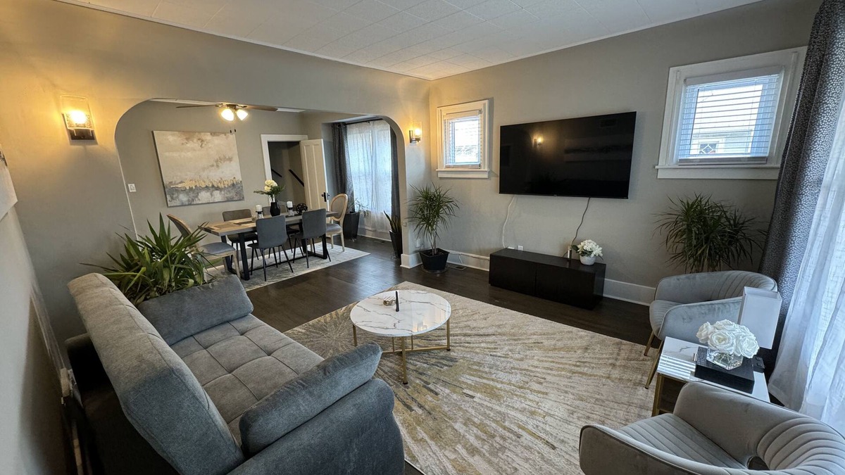 Des Plaines House | Spacious Retreat Near Convention Centers by RedAwning