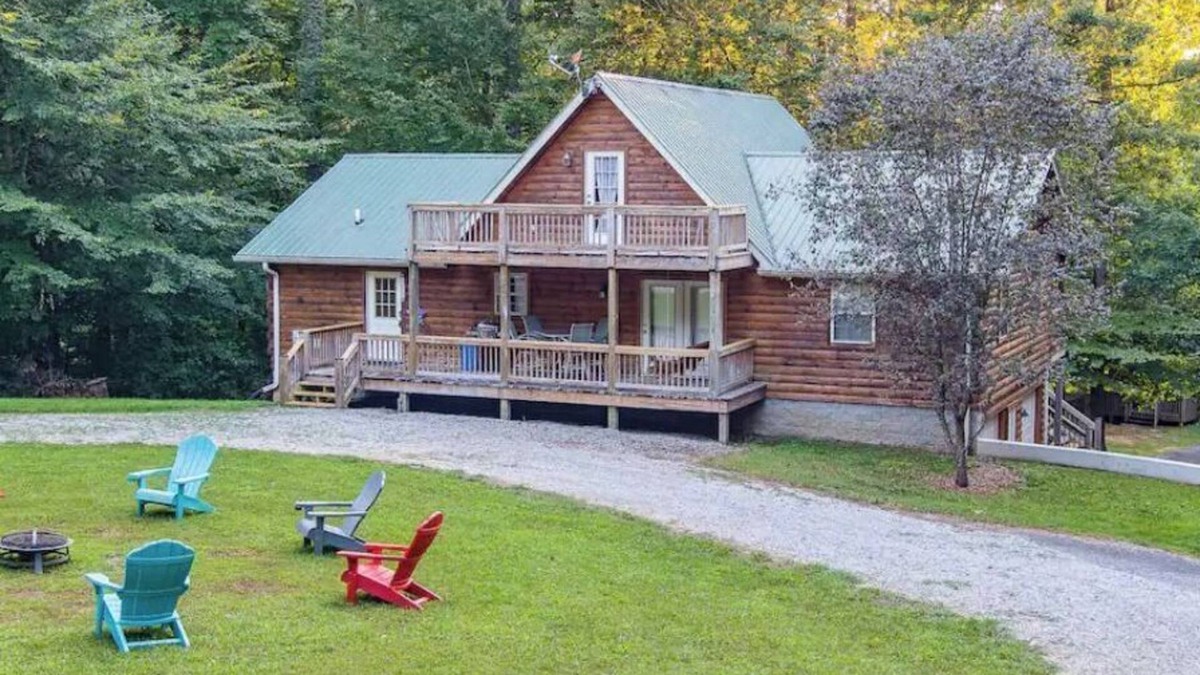 Albany Cabin | Spacious Retreat on Dale Hollow! Walking distance to Safe Harbor Wisdom Dock.