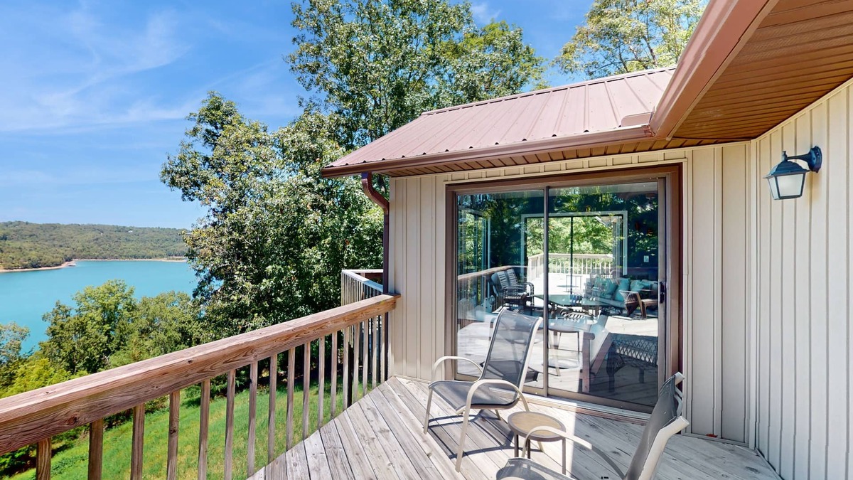 Eureka Springs House | Spacious Retreat with Serene Lake Views, Hot tub & Internet